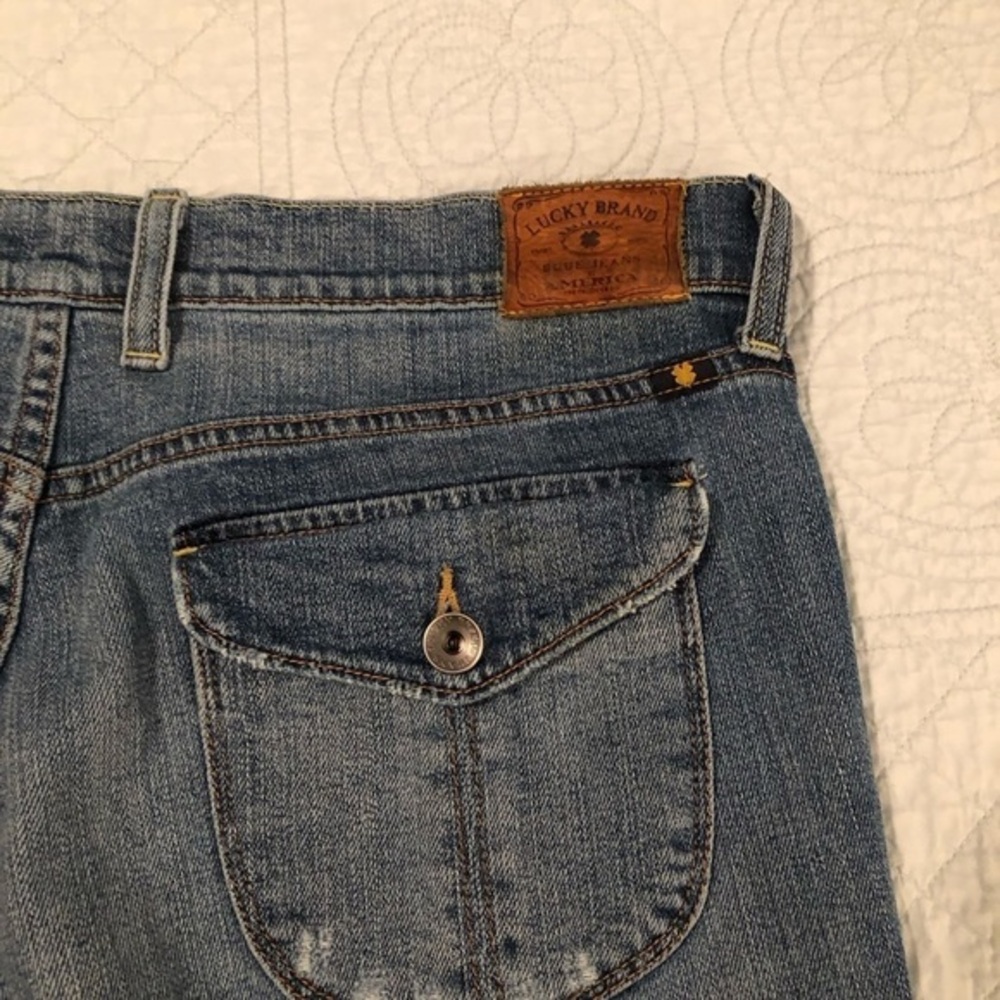Lucky Brand Sweet N Low back flap pocket jeans.  Women’s Size 14.